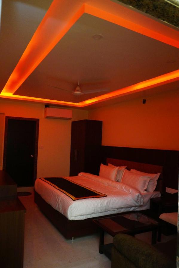 Hotel Shivoy Grand Varanasi Exterior photo