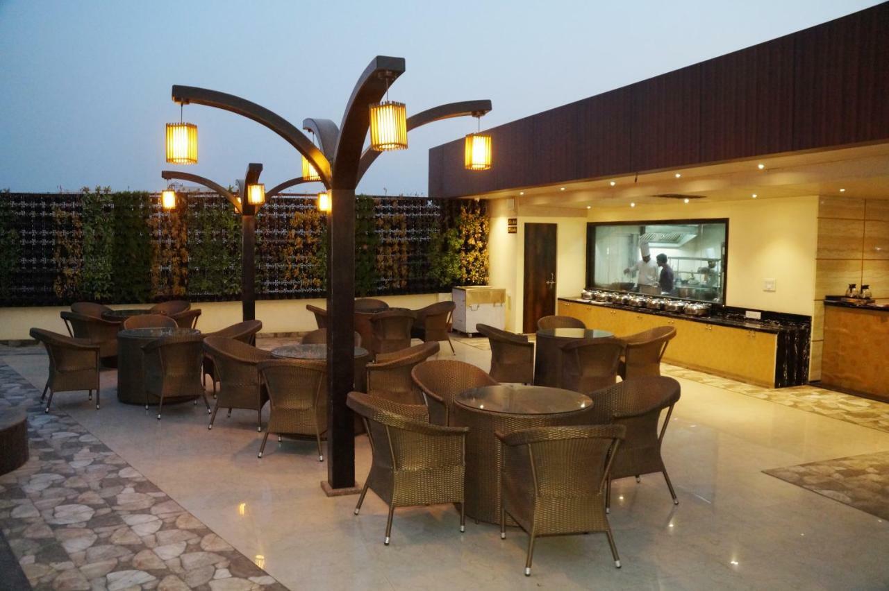 Hotel Shivoy Grand Varanasi Exterior photo