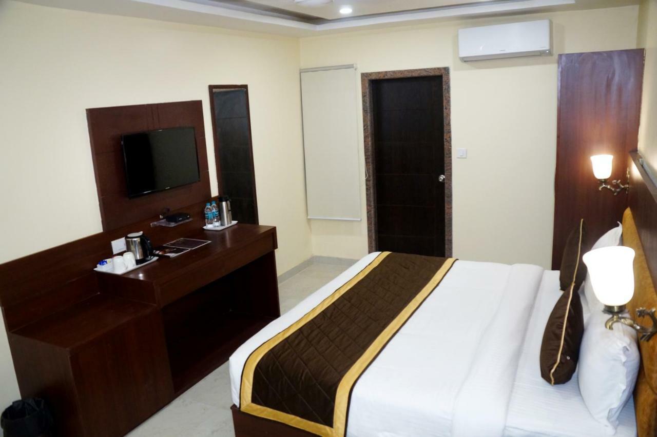 Hotel Shivoy Grand Varanasi Exterior photo