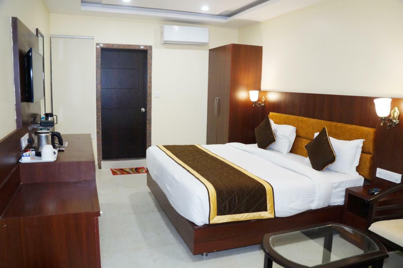 Hotel Shivoy Grand Varanasi Exterior photo