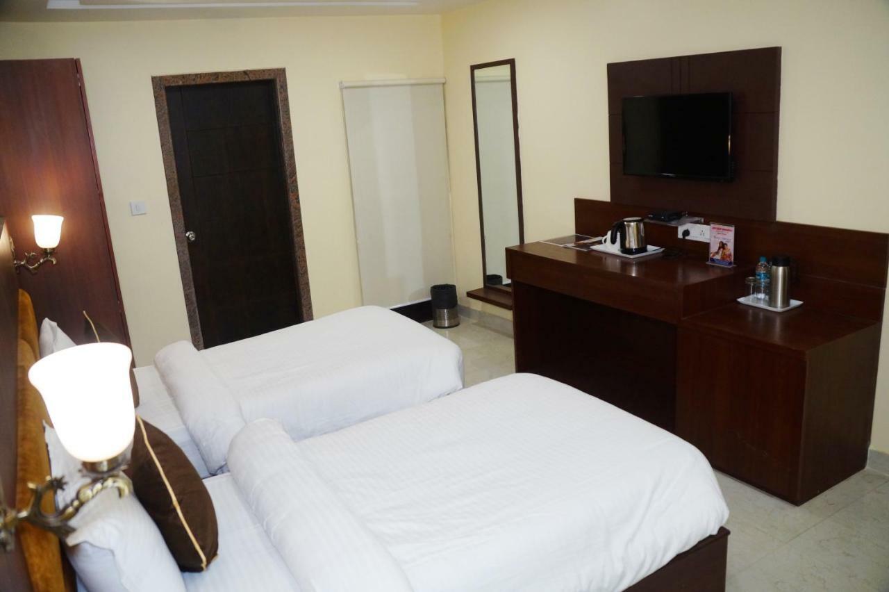 Hotel Shivoy Grand Varanasi Exterior photo