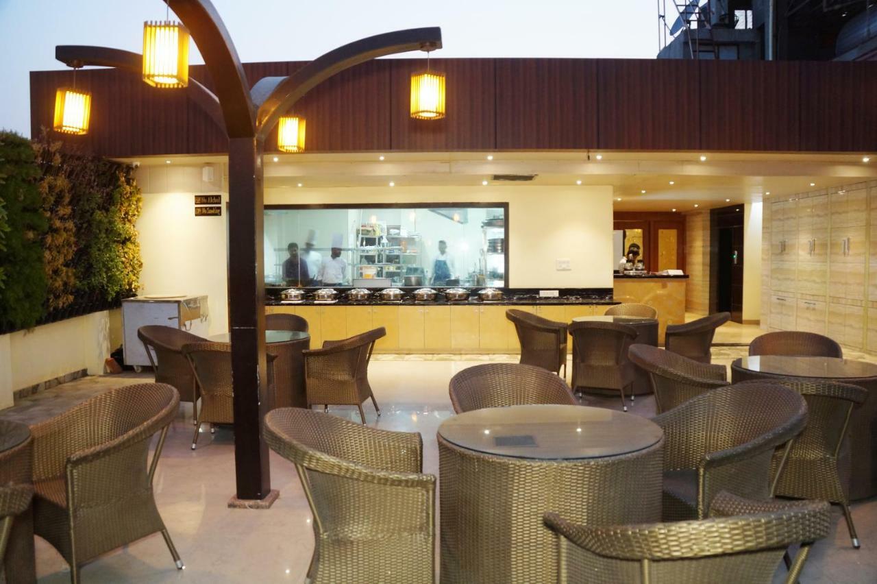Hotel Shivoy Grand Varanasi Exterior photo