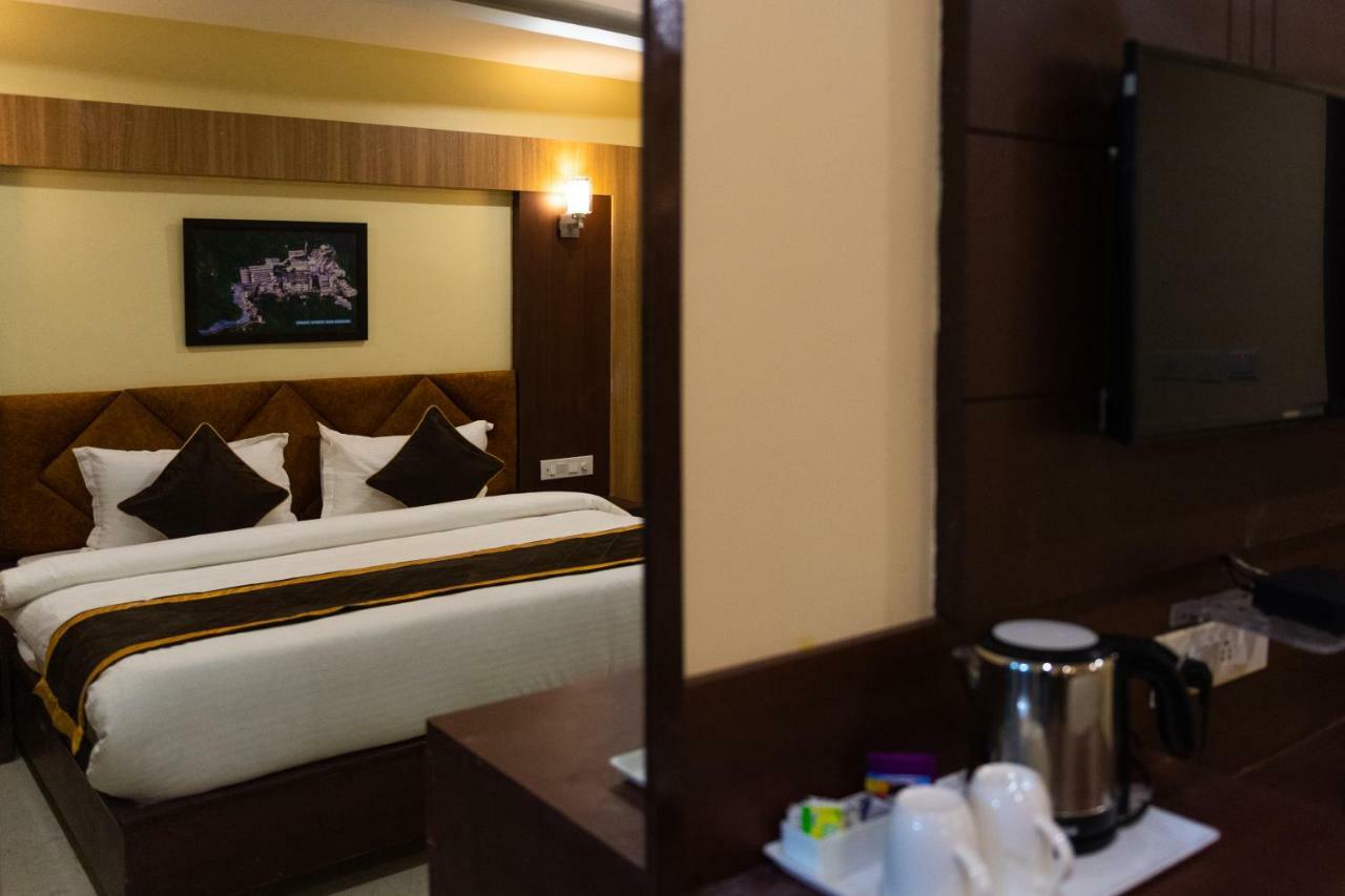 Hotel Shivoy Grand Varanasi Exterior photo