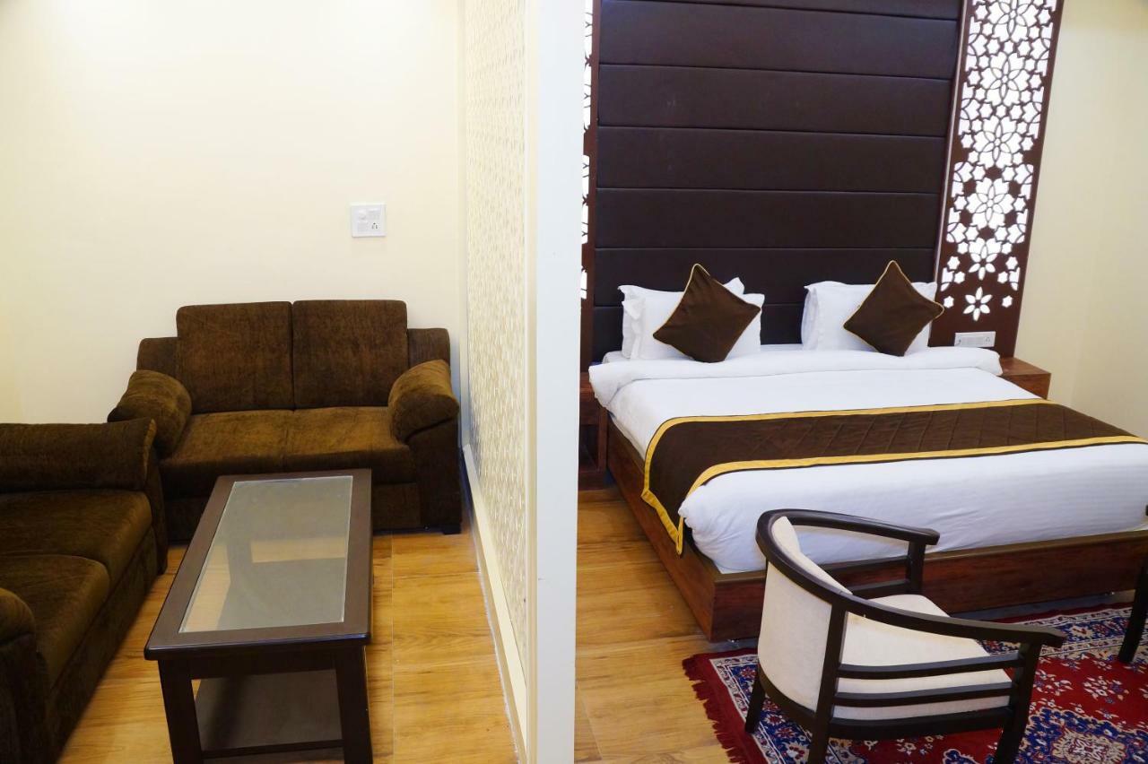 Hotel Shivoy Grand Varanasi Exterior photo
